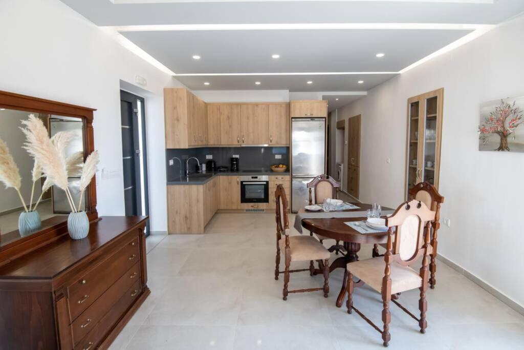 George'S Apartment Rethymno  Bagian luar foto